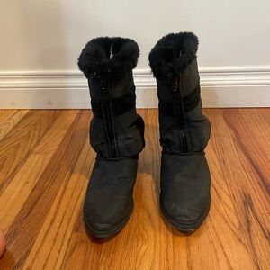 Black fur lined winter boots. Size 7 women’s